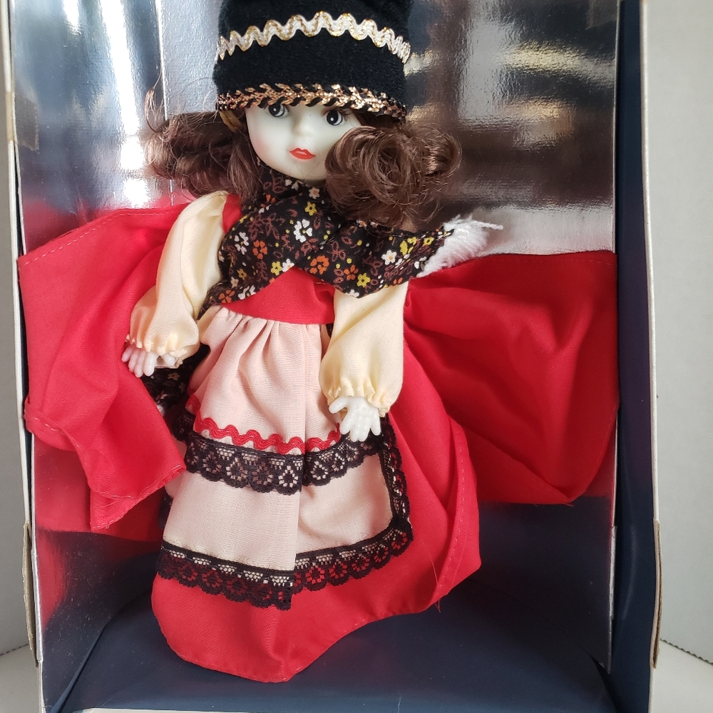 Vintage Uneeda Friends From Foreign Lands Miss Switzerland Doll